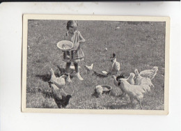 Mit Trumpf Durch Alle Welt Tiere Und Kinder I Mädchen Füttert Hühner   C Serie 10 # 4 Von 1934 - Sigarette (marche)