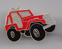 Pin's Jeep 4 X 4 Rouge Réf 2832 - Autres & Non Classés