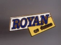 Pin's Royan En Forme En Charente Maritime Dpt 17 Réf 1435 - Steden