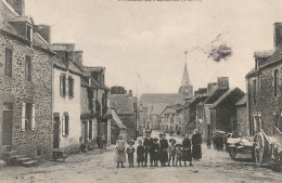 35 SAINT-PIERRE-DE-PLESGUEN. Petite Réunion Pour La Photo Sur La Route Principale Vers 1903 - Andere & Zonder Classificatie