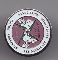 Pin's Association Insuffisants Respiratoires Défendons Notre Oxygène Poitou Charentes Réf 3042 - Associazioni