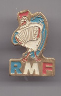 Pin's Médias RMF Coq Accordéon Réf 8035 - Médias