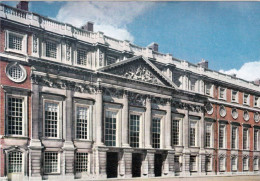 1 AK England * Das Schloss Hampton Court Palace In London - The Est Front From The Broad Walk * - Hampton Court