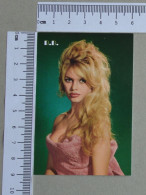 CALENDAR  - BRIGITTE BARDOT - 2024 - 2 SCANS  - (Nº59046) - Petit Format : 2001-...