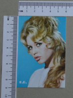 CALENDAR  - BRIGITTE BARDOT - 2024 - 2 SCANS  - (Nº59049) - Petit Format : 2001-...