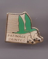 Pin's Saintes En Charente Maritime Dpt 17 Patinage Oiseaux Mouettes Réf 821 - Ciudades