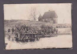 Carte Photo Guerre 14-18 Russland Ljubjas Lubiaz Pologne ? Soldats Allemands Construction Pont - Polonia