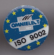 Pin's En Porcelaine Thosca Limoges Omnielect  Iso 9002 Réf 7629JL - Autres & Non Classés