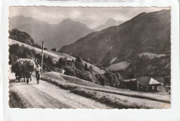 CPSM :  14 X 9  -  MONTMIN  -  Hameau De La Perrière  Et  Massif  Des  Bauges. - Altri & Non Classificati