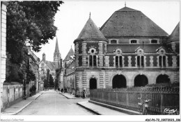 ADCP6-72-0588 - SAINT-CALAIS - Les Halles Et La Rue Amédée-savignan - Saint Calais