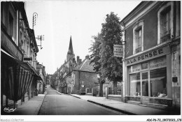 ADCP6-72-0584 - SAINT-CALAIS - La Rue Du Dauphin Et Du Guichet - Saint Calais