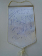 D202138 SOCCER  -FANION  Wimpel Pennon -Soviet Sport Moskva - Lot Of Signatures Hungary -Soccer  To Identify Ca 1970-80 - Bekleidung, Souvenirs Und Sonstige