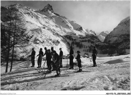 ADYP11-73-0883 - TIGNES - Skieurs Sur Les Champs De Neige Et Le Pic De Franchet  - Albertville