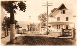 Baie Saint Paul - Photo Ancienne - Une Rue Et Villa Du Village - Canada - 8,5x14 Cm - Otros & Sin Clasificación