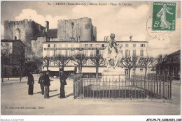 AFXP9-79-0755  - NIORT - Statue Ricard - Place Du Donjon - Niort