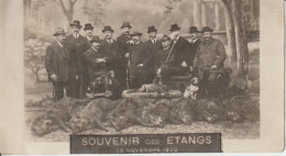 LES ETANGS GROUPE DE CHASSEURS AUX SANGLIERS CARTE PHOTO - Altri & Non Classificati