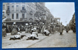 BRUXELLES  -  Scène De Cortège Folklorique - Feesten En Evenementen