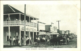 31735471 Skidmore_Texas Main Street Pferdekutsche - Altri & Non Classificati