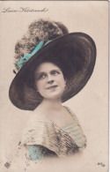 Belle Femme  Avec Un Grand Chapeau - Vrouwen