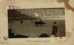 TOROS. Gaona Pasando De Muleta. FOTOGRAFICA. TAUROMAQUIA. BULLFIGHTING. CORRIDA. TAUREAUX - Corridas