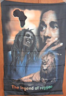 BOB MARLEY Drapeau 100 % Polyester Format Environ 90 Cm X 140 Cm LEGEND REGGAE - Autres & Non Classés