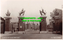 R492787 21. Hampton Court Palace. Trophy Gates. H. M. Office Of Works - World
