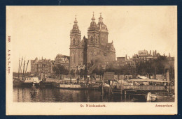 Amsterdam. St. Nicolaaskerk. Basilique St.Nicolas ( 1887- Adrianus Bleijs), En Face De La Gare Centrale. - Amsterdam