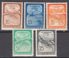 Indonesia 1958 Airplanes Mi#210-214 Mint Never Hinged - Indonesië