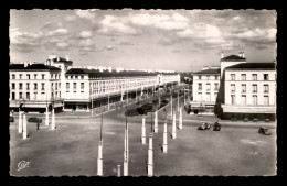 17 - ROYAN - PLACE DE L'HOTEL DE VILLE ET BLD ARISTIDE BRIAND - Royan