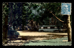 AUTOMOBILES - CAMIONS CARAVANE - CIRQUE - FORAIN - JULLOUVILLE (MANCHE) - Camion, Tir