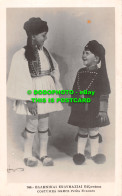 R494251 Costumes Grecs. Petits Evzones. Postcard - World