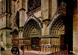 25-4-2024 (3 Z 5) France - Cathédrale De Poitiers - Churches & Cathedrals