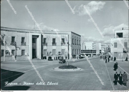 Bn95 Cartolina Ragusa Citta' Piazza Della Liberta' Piega - Ragusa