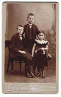 Fotografie Herm. Schröder, Bremerhaven, Lloydstr. 20, Kleines Mädchen Und Zwei Jungen In Eleganter Kleidung  - Anonymous Persons