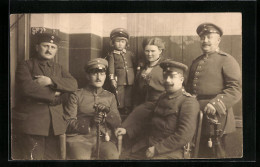 Foto-AK Soldaten Und Kind In Uniform  - Weltkrieg 1914-18