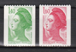 Série De 2 Timbres Roulette France 1982 Liberté De GANDON 2191 2192 - Francobolli In Bobina