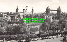 R497646 The Tower Of London And Tower Bridge. John Hinde - Andere & Zonder Classificatie