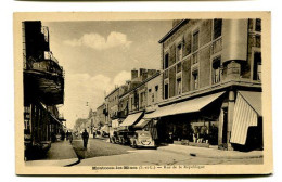 CPA  71 : MONTCEAU LES MINES   Rue De La République  Avec Voitures    A   VOIR    !!!! - Montceau Les Mines