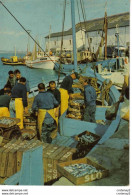 44 LE CROISIC N°43 Arrivée Des Sardiniers Pêcheurs Bateaux Poissons La Côte Bretonne Camion Renault Et Citroën Bâché - Le Croisic