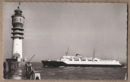 CPSM 59 - DUNKERQUE - " Le Ferry " Quittant Le Port - TB PLAN Bateau Et Phare - Dunkerque