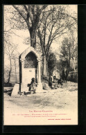 CPA Saint-Gaudens, Le Monument élevé Sur L`emplacement Où Fut Martyrisé Saint-Gaudens, Des Gens Alentour  - Saint Gaudens