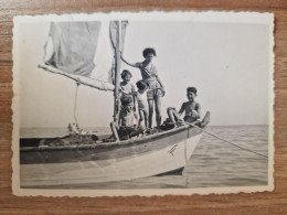19314.   Fotografia D'epoca Donna Femme Con Bambini In Barca Aa '40 Italia - 9x6 - Personas Anónimos