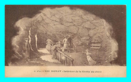 A809 / 491 63 - ROYAT Intérieur De La Grotte Du Chien - Royat