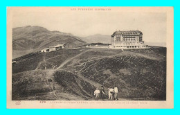 A813 / 151 31 - LUCHON SUPERBAGNERES La Gare Et Le Grand Hotel - Luchon