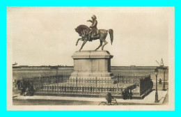 A810 / 297 50 - CHERBOURG Statue De Napoléon Ier Et La Rade - Cherbourg