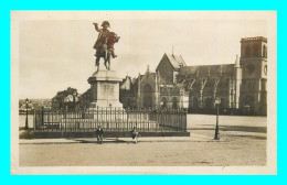 A810 / 299 50 - CHERBOURG Place Napoléon Ier Statue Eglise - Cherbourg