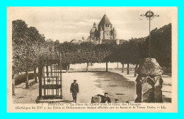 A818 / 097 77 - PROVINS Place Du Chatel Avec La Croix Des Changes - Provins