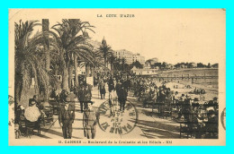 A828 / 253 06 - CANNES Boulevard De La Croisette Et Les Hotels - Cannes