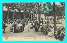 A836 / 429 03 - VICHY Un Coin Du Petit Parc Vers Les Galeries - Vichy