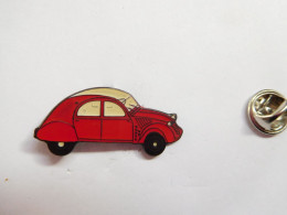 Beau Pin's , Auto Citroën 2 CV , 2 CH , Rouge , Toit Blanc , Fond Noir Quadrillé - Citroën